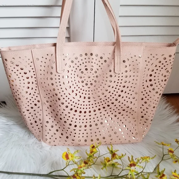 Bath & Body Works Pink Blush Metalic Tote Bag.... - Picture 7 of 16